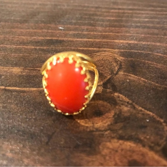 Elegant Gold and Red Women's Ring - Picture 2 of 5